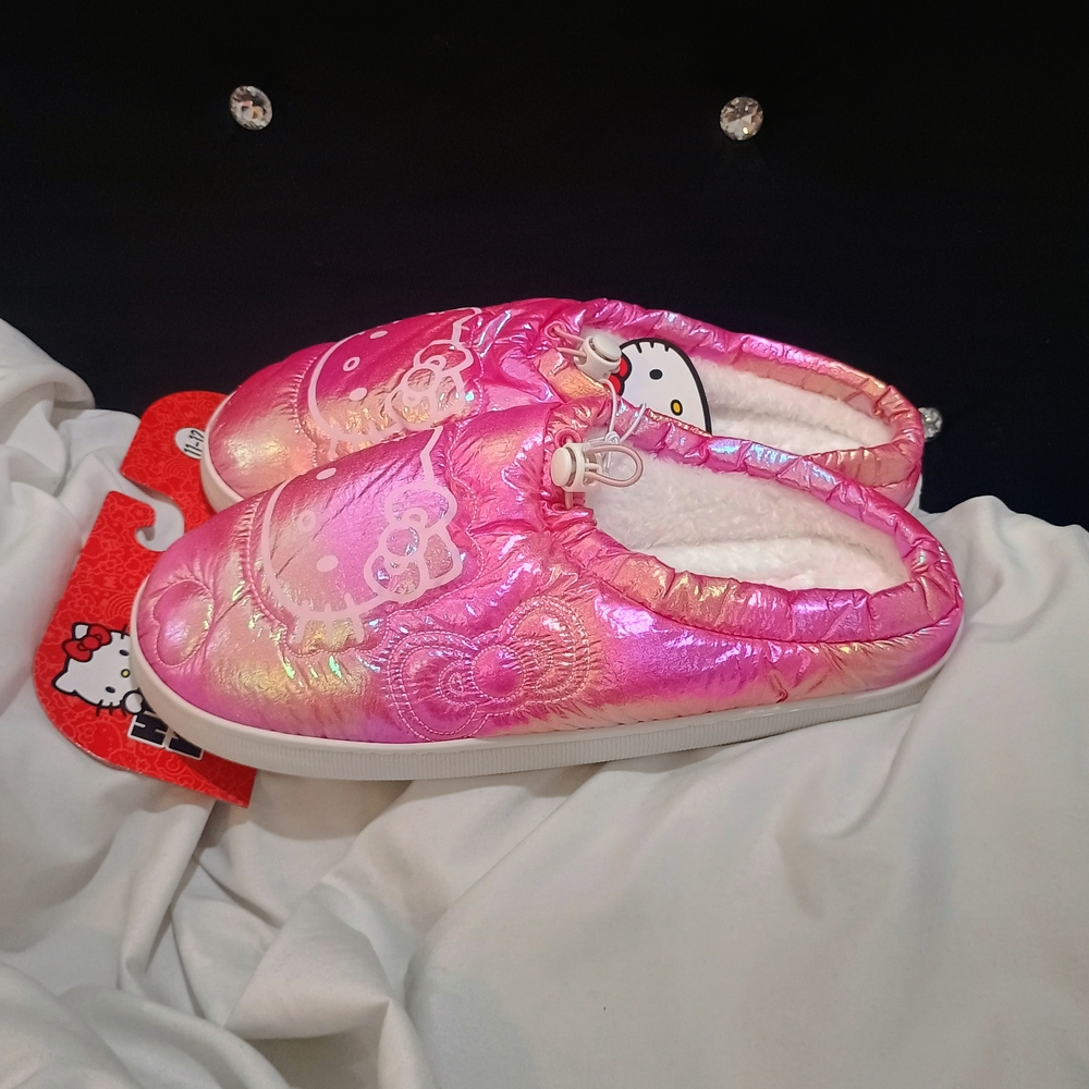 New Hello Kitty Metallic Pink Indoor/Outdoor  Slippers Size 11/12 - Picture 2 of 5
